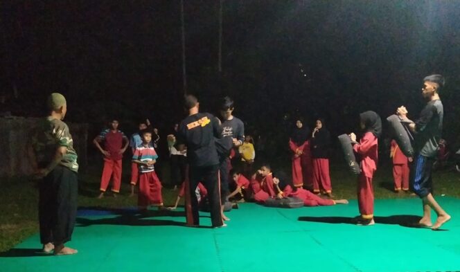 
 Latihan atlet Tapak Suci Kabupaten Solok di Selayo.(SumbarMu)