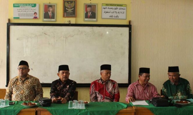 
 Kunjungan ketua PWM Sumbar, Dr. Bakhtiar dan jajaran ke PDM Kabupaten Solok.(Endrio)