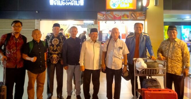 
 Pimpinan Wilayah Muhammadiyah (PWM) Sumatera Barat menyambut baik kedatangan Ketua Pimpinan Pusat (PP) Muhammadiyah, Busyro Muqoddas di Bandara Internasional Minangkabau. (Dok.Hafiz)