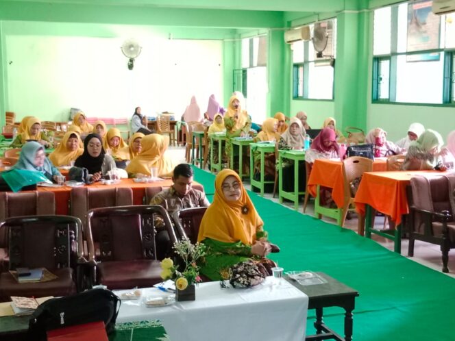 
 Gebyar Milad 'Aisyiyah ke-106, PW 'Aisyiyah Sumbar melalui Majelis Hukum dan HAM menggelar pelatihan paralegal bertema 