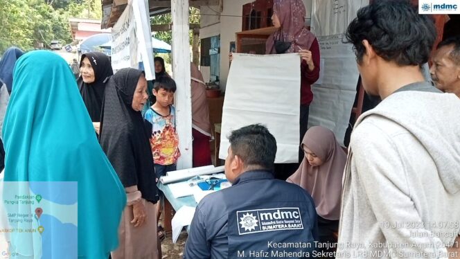 
 Tim MDMC Sumbar membuka posko layanan di zona bencana Kabupaten Agam, Sumatra Barat.(Hafiz)