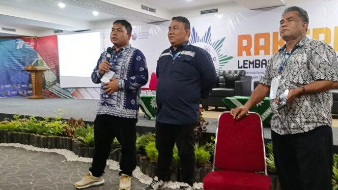 
 Wakil Ketua PWM Sumbar, Marhadi Efendi bersama Ketua MDMC Sumbar Portito dan Sekretaris Hafiz. (Dok.IST)