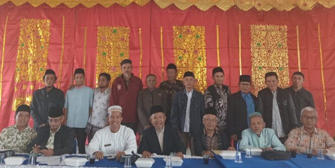 
 Ketua PDM Solok, Buya Darman dan jajaran bersama Pimpinan Cabang Muhammadiyah Lembah Gumanti periode 2022-2027.(Albert)