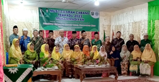 
 PDM dan PDA Kabupaten Solok bersama pimpinan cabang Muhammadiyah dan 'Aisyiyah Kecamatan Gunung Talang periode 2022-2027.(Albert)