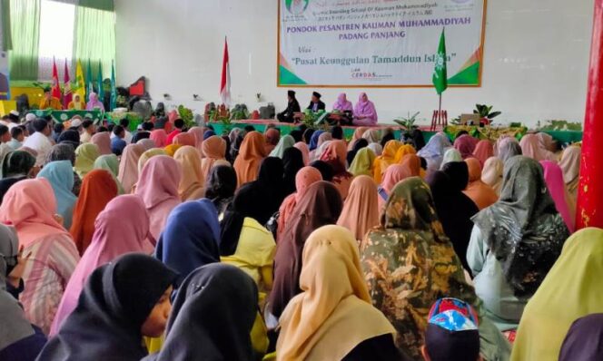 
 Orang santri saat mengikuti parenting education.(humas(