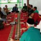 PDM Rohul dan Pasbar diskusi kecil di Masjid Taqwa saat sarapan, menjelang kunjungan cabang. ranting, dan berwisata.(ardinan)