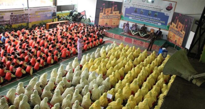 
 Santri Pesantren Kauman dalam salah satu kegiatan.(*)