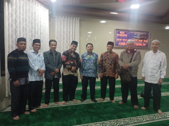 
 Foto bersama usai diskusi di PDM Bukittinggi. (IST)