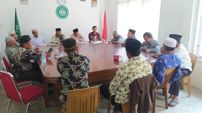 
 Rapat pimpinan Muhammadiyah Kabupaten Solok dalam rangka penyusunan program kerja bersama pimpinan majlis di sekretariat Bukit Kili.(Ist)