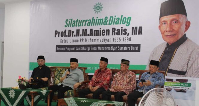 
 Amien Rais Sambangi Markas Muhammadiyah Sumbar