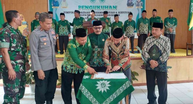 
 Dikukuhkan PWM, Dasril dan Yendranita Resmi Pimpin Muhammadiyah dan Aisyiyah Padang Pariaman