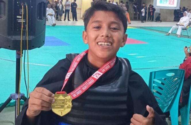 
 Atlet TSPM Sijunjung Dewa Muhammad Sakina Raih Emas di Kejurnas Pencak Silat Bukittinggi