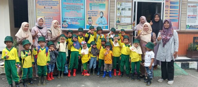 
 Belasan Murid TK Aisyiyah Koto Malintang Tanjung Raya Datangi Kantor Polres Agam