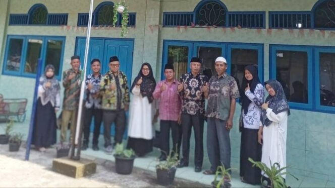 
 Ketua PWM Sumbar, Dr. Bakhtiar dan tim saat melakukan konsolidasi di cabang Paninggahan Kabupaten Solok.(Ist)