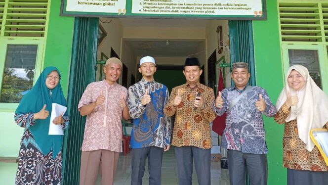 
 Tim Visitasi Kemenag Sumbar saat melakukan kunjungan lapangan ke Pondok Pesantren Islamic Centre Muhammadiyah Kinali.(Ist)