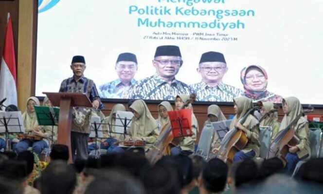 
 Ketua Umum Pimpinan Pusat (PP) Muhammadiyah Haedar Nashir dalam kegiatan di Pimpinan Wilayah Muhammadiyah (PWM) Jatim di Surabaya. (courtesy muhamamdiyah.or.id)