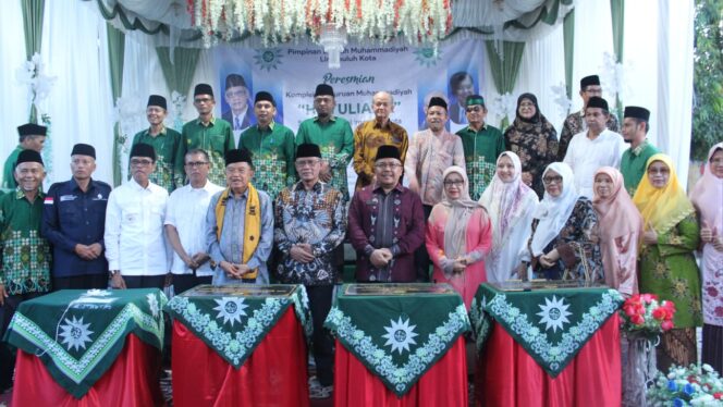 
 Jusuf Kalla bersama Prof. Haedar Nashir meresmikan Kompleks Perguruan Muhammadiyah Hj. Yuliana di Kabupaten Limapuluh Kota, Sumatera Barat.(Endrio)