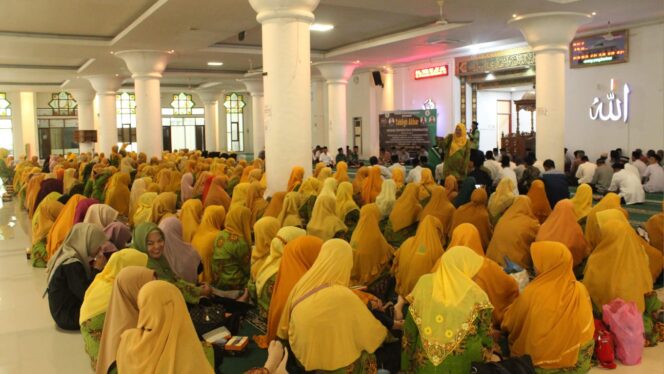 
 Tabligh Akbar bersama Dr. Saad Ibrahim pada puncak peringatan Milad ke-111 Muhammadiyah di Masjid Nurul Iman Padang 