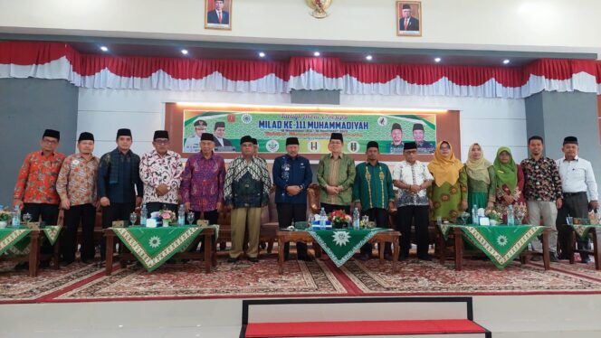 
 Tabligh Akbar bersama ketua MWK PP Muhammadiyah, Amirsyah Tambunan dalam rangka milad ke-111 Muhammadiyah di Kabupaten Agam.(Ist)