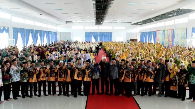 
 Dihadiri ratusan warga Muhammadiyah dan Bupati Pasbar, Hamsuardi, Prosesi Milad ke-111 dan pengukuhan pimpinan Muhammadiyah Pasbar berlangsung meriah.(Ist)