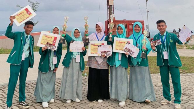 
 Santri Ponpes Al Kautsar Muhammadiyah Raih Juara di Semua Cabang Lomba STC FUSA UIN Imam Bonjol