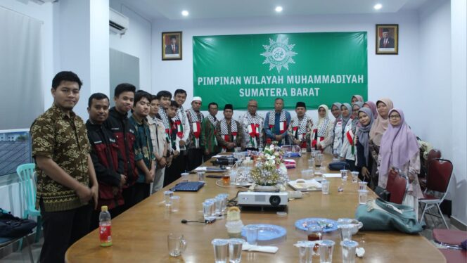 
 Audiensi Aliansi Masyarakat Sumbar Bersama Palestina dengan Pimpinan Wilayah Muhammadiyah Sumatra Barat di GDM Padang.(Endrio)