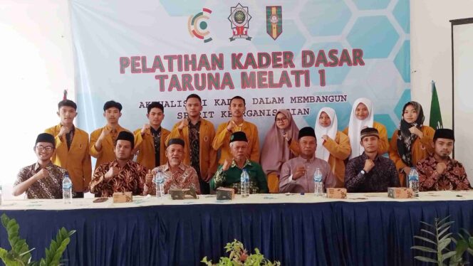 
 Wakil ketua PDM Solok, Drs. Zulherman saat membuka PKDTM I di PontreMu Saniang Baka.(Ist)