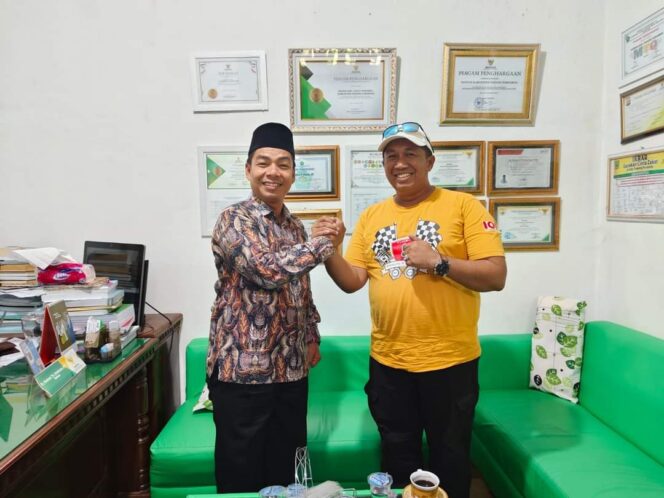 
 Keterangan Foto: Pertemuan Ketua Pimpinan Wilayah Pemuda Muhammadiyah Sumatera Barat (PWPM Sumbar) terpilih, Ade Herdiwansyah, dengan Ketua PW Gerakan Pemuda (PW GP) Ansor Sumbar, Rahmat Tuanku Sulaiman. (IST)