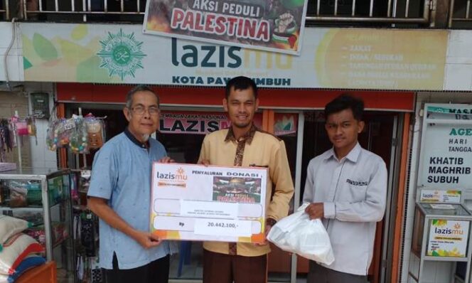 
 Penyerahan secara simbolis donasi Palestina dari KL Lazismu Madani, diterima Bendahara PDM Kota Payakumbuh/Pembina Lazismu Kota Payakumbuh