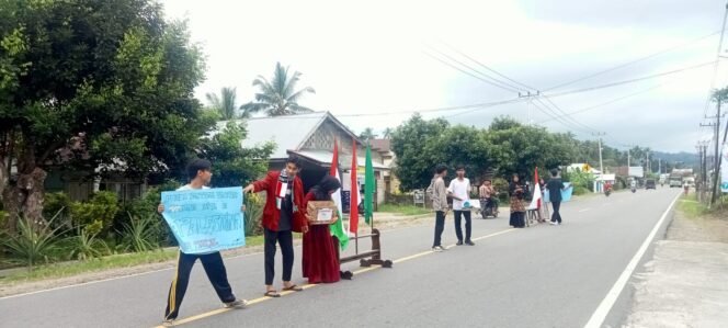 
 Aksi IMM Pesisir Selatan menggalang donasi untuk rakyat Palestina. (IST)