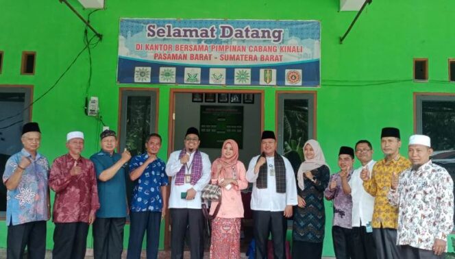 
 Jajaran PCM Kinali foto bersama usai mengikuti kegiatan Sosialisasi Digitalisasi Keuangan.(ist)