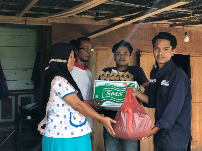 
 MDMC Sumbar Salurkan Bantuan Kepada Warga Sungai Rangeh Bayur Korban Longsor