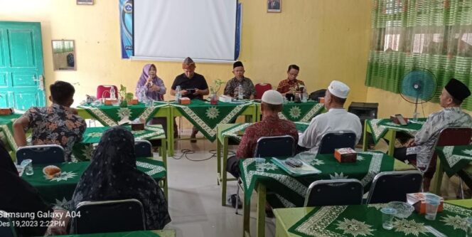 
 Pertemuan pihak Yayasan Bina Muwahiddin dengan panitia pembangunan dan Pimpinan Daerah Muhammadiyah Aisyiyah Kabupaten Solok.(Albert)