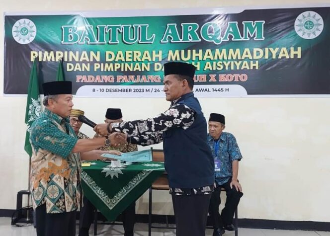 
 Master of Trining Ihsan mengembalikan peserta ke PDM Pabasko, usai dibina dalam perkaderan Baitul Arqam.(ist)