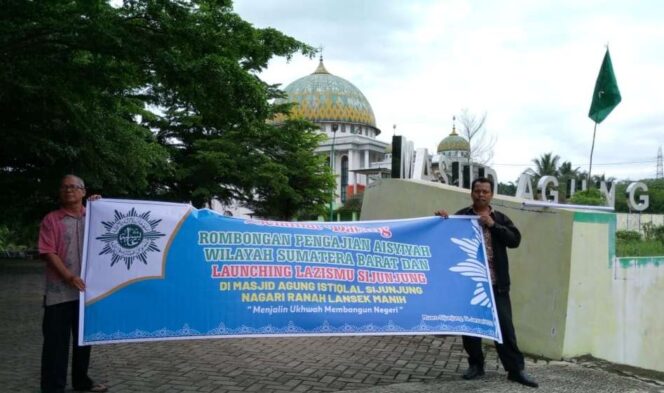 
 Semarakkan pengajian Aisyiyah Sumbar, Muhammadiyah -Aisyiyah Sijunjung Padang Spanduk dan umbul-umbul.(Ist)