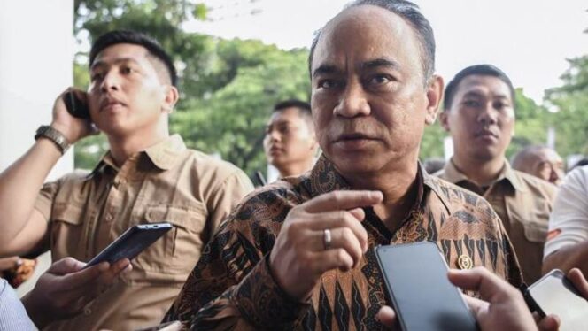 
 Menkominfo Budi Arie Setiadi memberikan keterangan kepada pekerja media usai menghadiri Puncak Peringatan Hari Pers Nasional 2024 di Jakarta Utara, (DRA/Humas Kominfo).