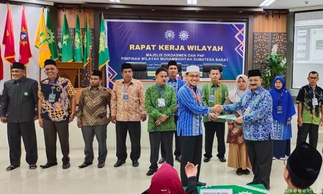 
 Dikukuhkan, Dafri Harweli Diamanahi Jabatan Ketua FGM Sumbar