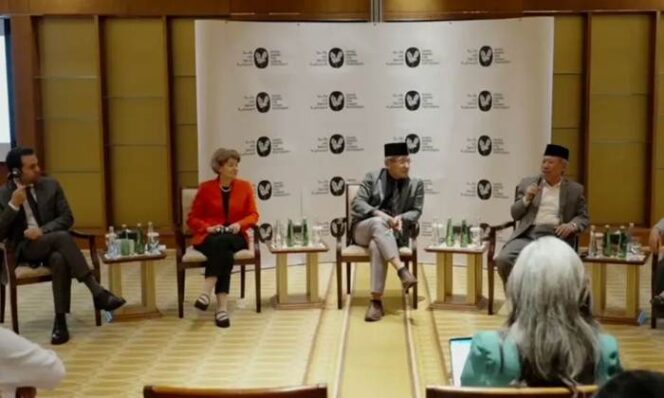 
 Prof Syafiq A. Mughni, dalam konferens pers di Abu Dhabi, Jumat (2/2/2024) Muhammadiyah menerima penghargaan Zayed Award. (Foto muhammadiyah.or.id)