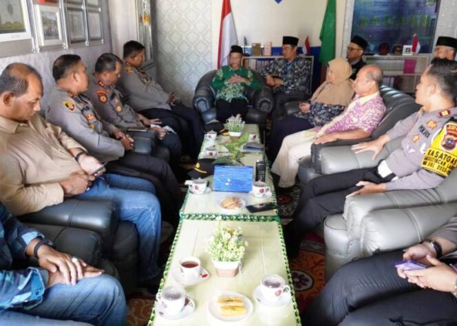 
 Suasana silaturahim Kapolres Padang dengan PDM Pabasko dan Mudir Pesantren Kauman.(ist)