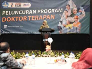 Direktur Jenderal Pendidikan Vokasi, Kiki Yuliati dalam sambutannya saat acara Peluncuran Program Doktor Terapan di Jakarta, Selasa (20/2)/Foto: dok. Kemendikbudristek.